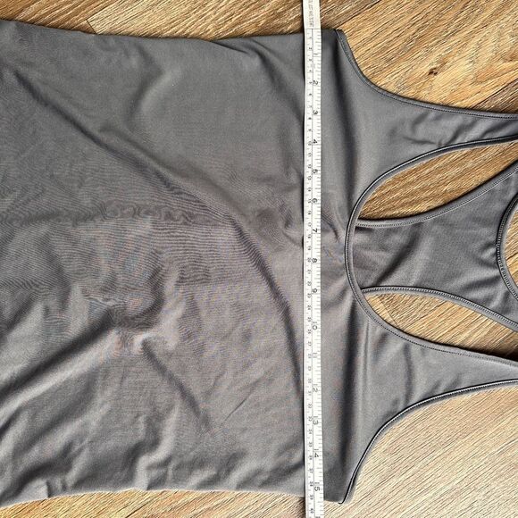 Under Armour Racer Tank Heatgear
Racer Tank Top - Womens size M - Harbo… - Picture 5 of 16